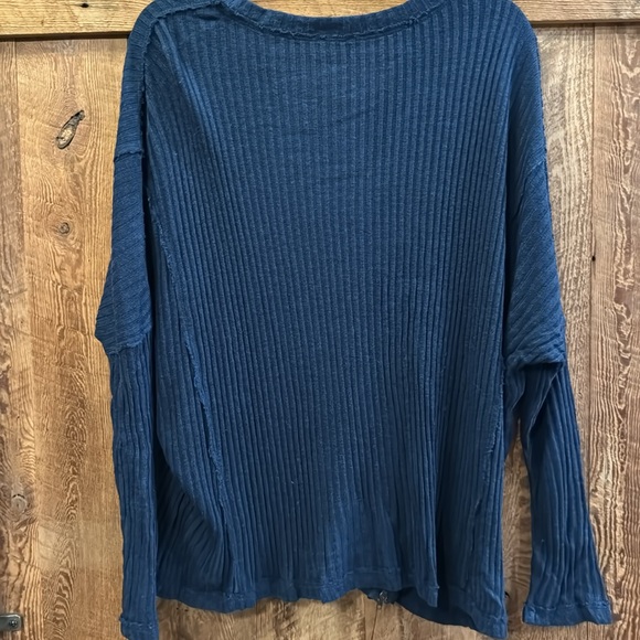 Woman’s top - Picture 5 of 9